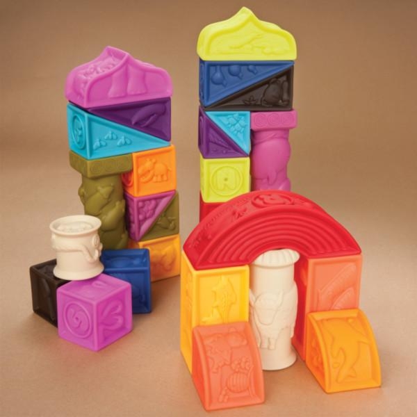 65e4dd87406704d9ea37e88047e2a1ddb392bec3 B.toys - Elemenosqueeze – Zestaw 26 miękkich kolorowych klocków sensorycznych – elementy architektoniczne i alfabet - standard